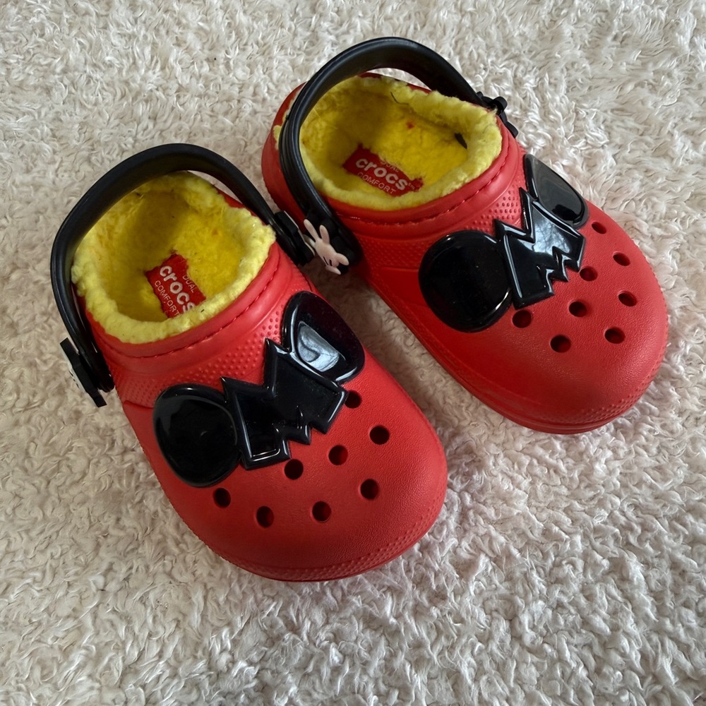 Size 8, Mickey kids crocs